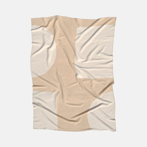A Manifatura Merino Wool blanket with large geometric shapes pattern in pink colors