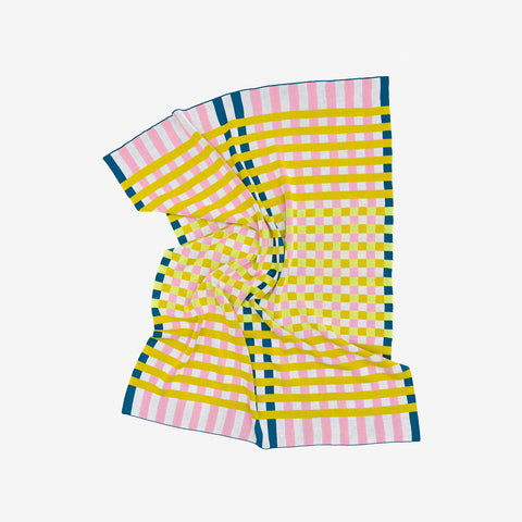 Verloop cotton knit throw with checkerboard pattern in green and pink