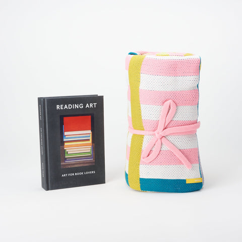 Phaidon book: Reading Art - Art for Book Lovers and Verloop Cotton Knit throw in pink and green