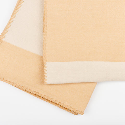 Detail view of the texture and edges of Manifatura wool throw blanket in Crema color style